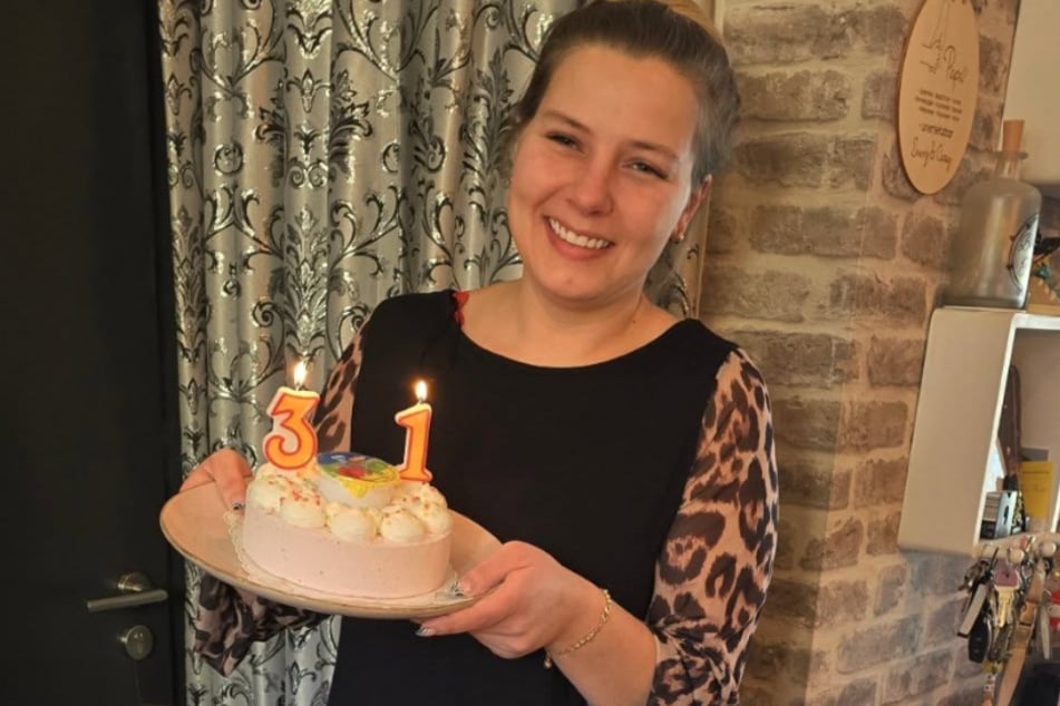 Während sie ihren 31. Geburtstag noch in ihrer Einliegerwohnung im Haus von Mama Silvia feierte, pustet Sarafina Wollny ihre Kerzen an ihrem 32. Geburtstags womöglich schon in ihrem Eigenheim aus.