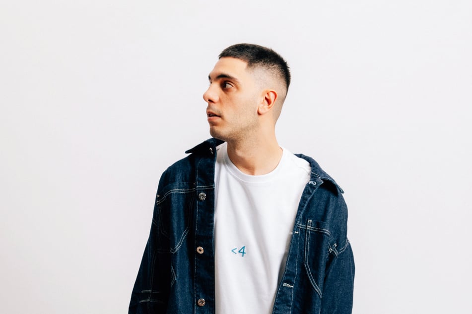 Nico Laskas moderner Pop-Sound verbindet Gefühl und Energie und zieht das Publikum sofort in seinen Bann.