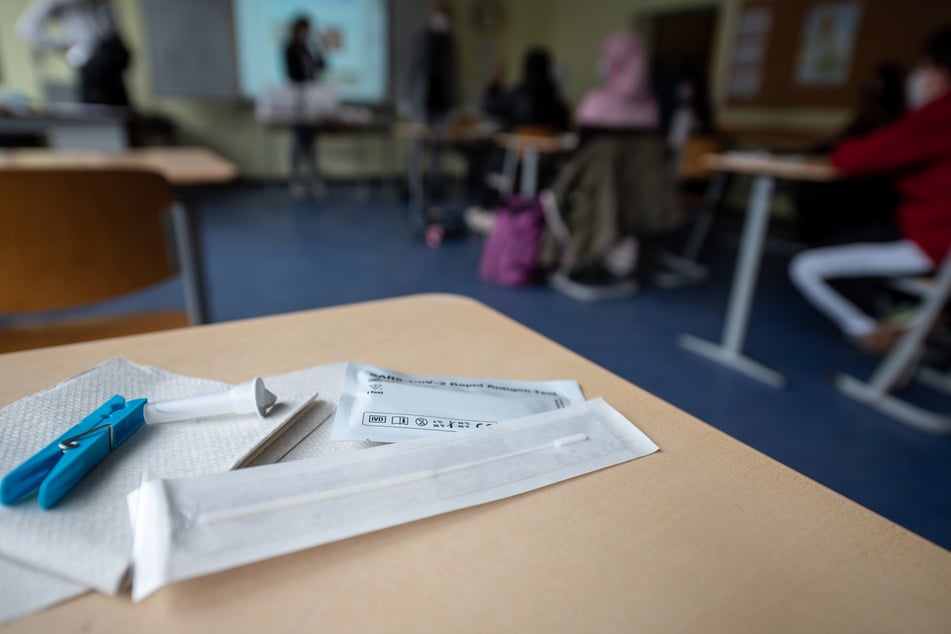 Kommt es in Niedersachsen bald täglich zu Corona-Tests an Schulen?