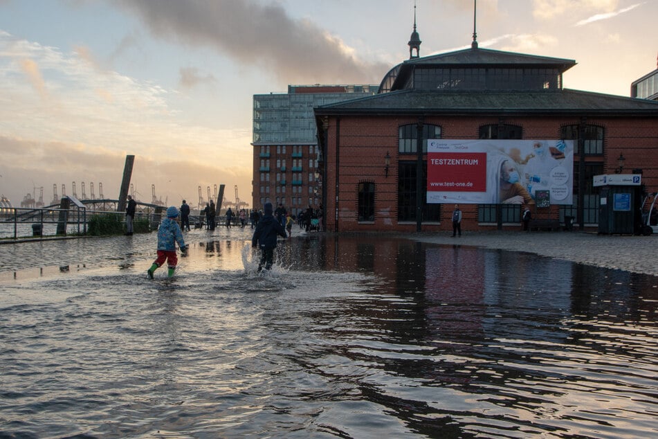 Sturmflut in Hamburg: Fischmarkt überschwemmt!