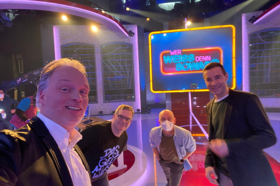 Im Studio Hamburg: André Sarrasani (48, v. l.), Elton (49), Bernhard Hoecker (50) und Kai Pflaume (53).
