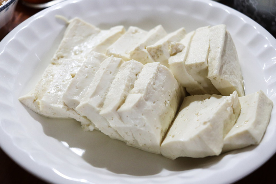 Auch Tofu ist nichts weiter als gestockte Sojamilch.