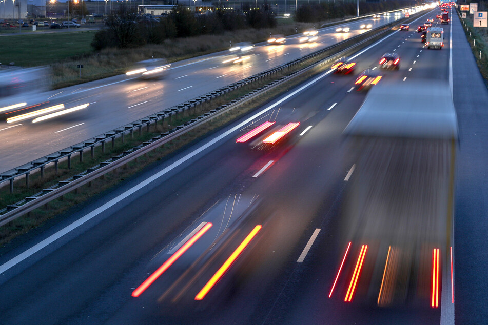 Brände auf der A14 legen Autobahn komplett lahm!