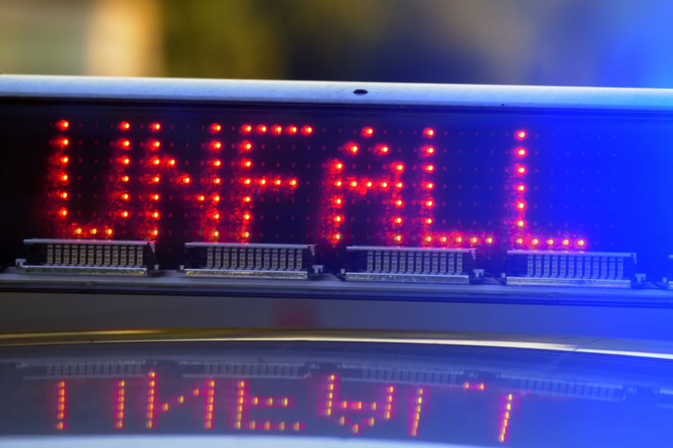 Tragisches Ende einer Spritztour: 27-jähriger Motorradfahrer verstirbt nach Kollision mit wendendem Wagen