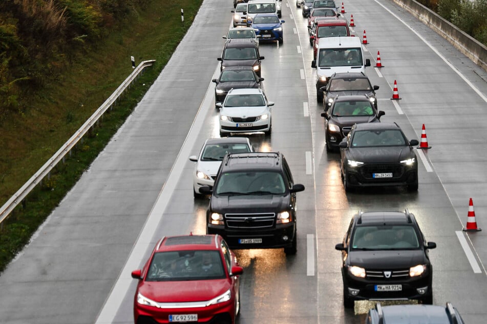 Unfall A7: Massen-Karambolage auf der A7: Sieben Verletzte, darunter drei Kinder
