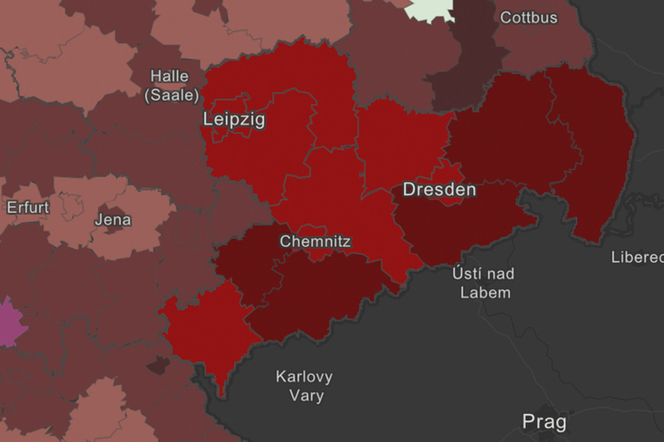 Sachsen ist zu weiten Teilen dunkel-, teilweise schon tiefrot gefärbt.