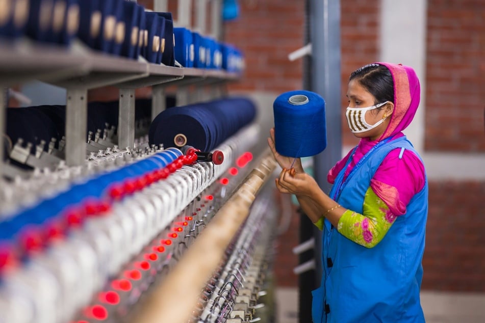 US strikes new deal with Bangladesh to trim tariff rate on textiles and apparel
