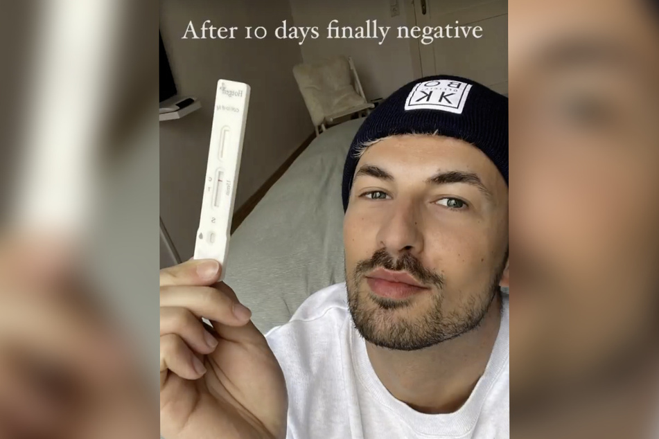 Nicolas Puschmann (30) präsentiert seinen negativen Schnelltest auf Instagram.