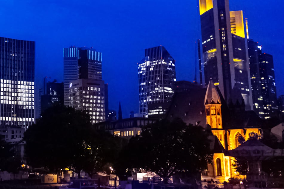 Noch in der Nacht leitete die Frankfurter Polizei eine Fahndung nach den Räubern ein, jedoch ohne Erfolg. (Symbolfoto)
