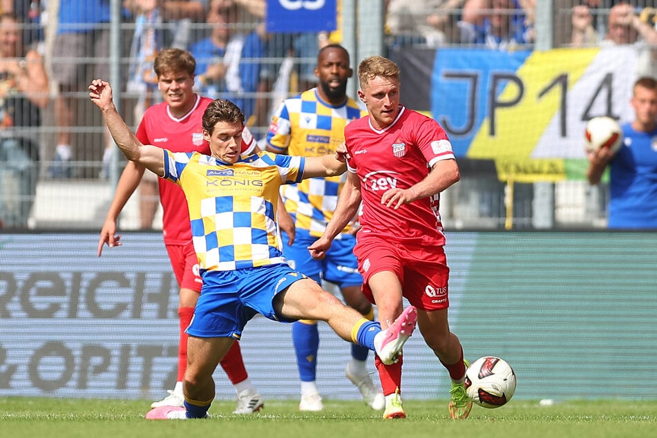 Etwas überraschend setzte sich der FSV Zwickau beim FC Carl Zeiss Jena mit 2:1 durch. Lok-Trainer Torsten Ziegner (48) hat sich das vor Ort angeschaut.