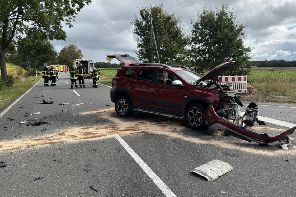 Ein beteiligter Dacia wurde bei dem Unfall auf der L34 völlig zerstört.