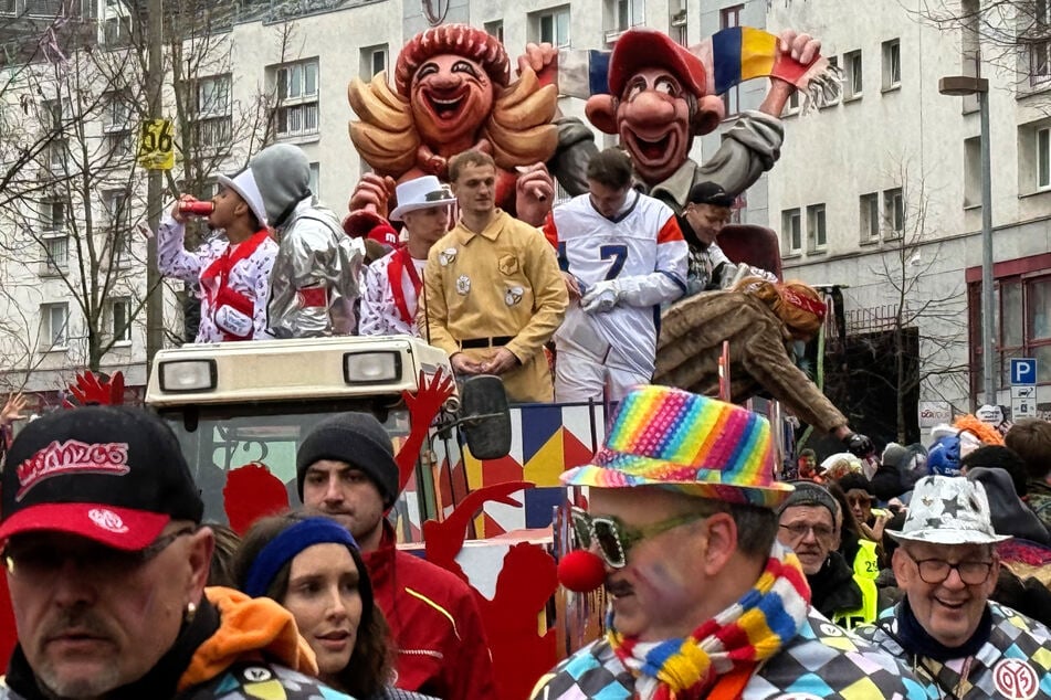 Rosenmontagszug in Mainz muss wegen "Alkoholleiche" gestoppt werden