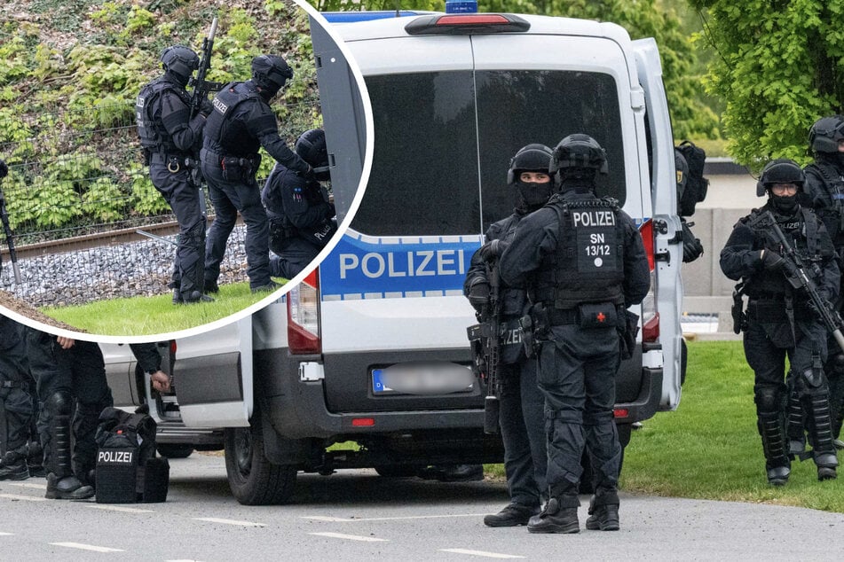 SEK-Einsatz in Zittau! Schwer bewaffnete Beamte umstellen Wohnhaus