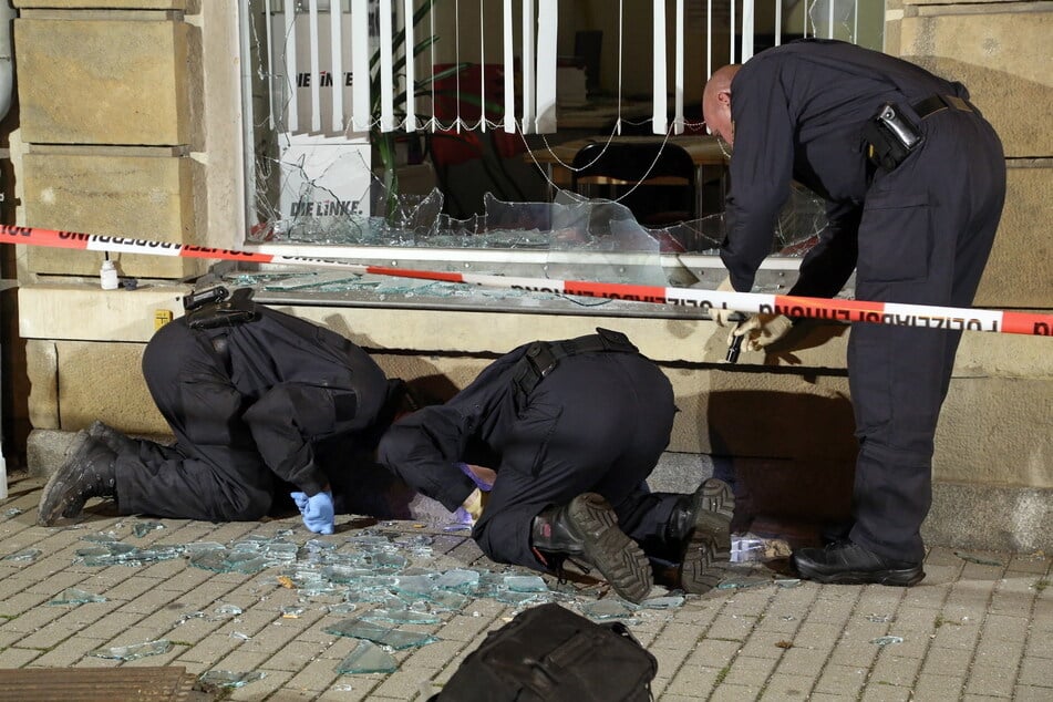 Anschläge, wie hier auf ein Büro der Linken in Freital 2015, sind in Sachsen keine Seltenheit.