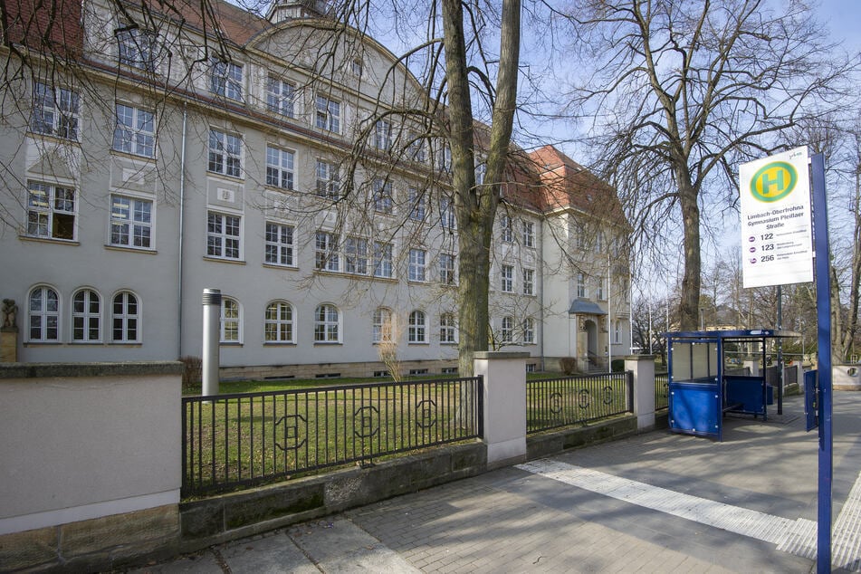Die Kinder wollten mit dem Bus zum Gymnasium in Limbach-Oberfrohna fahren.