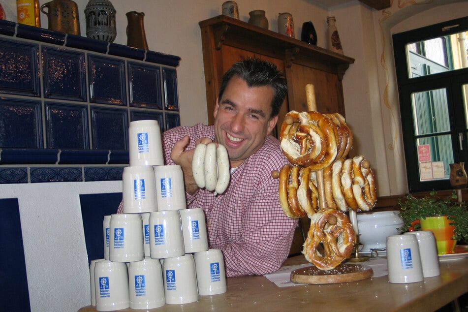 Der Wirt 2009 in der Lindenschänke - mit Weißwurst, Brezeln und Hefeweizen.