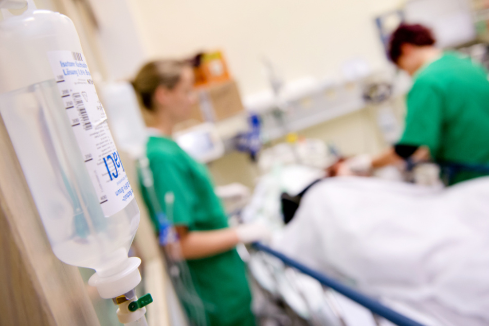 Einige Kliniken in Bayern stoßen bereits an ihre Grenzen. (Symbolbild)