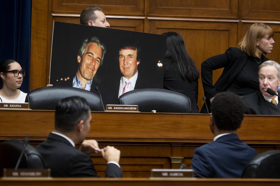 Representative Jared Moskowitz holding a photo of Jeffrey Epstein (l.) and Donald Trump (r.) during a House Committee on Oversight and Accountability hearing on January 1, 2024.