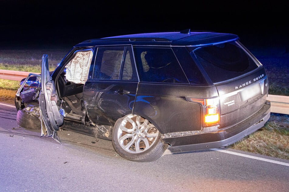 Der Land-Rover-Fahrer (35) und seine Beifahrerin wurden leicht verletzt. Am Auto entstand ein Totalschaden.