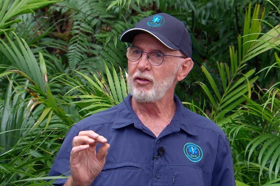 Bob McCarron alias Dr. Bob (75) hat über den traurigen Grund für seinen Bart gesprochen.