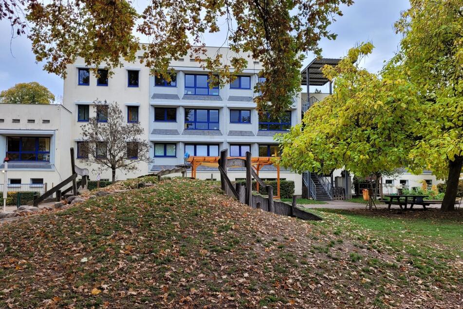 Auch der Grill und die Feuerschale für das beliebte "Herbstfeuer" auf dem Gelände der Kita wurden durch die Flammen zerstört.