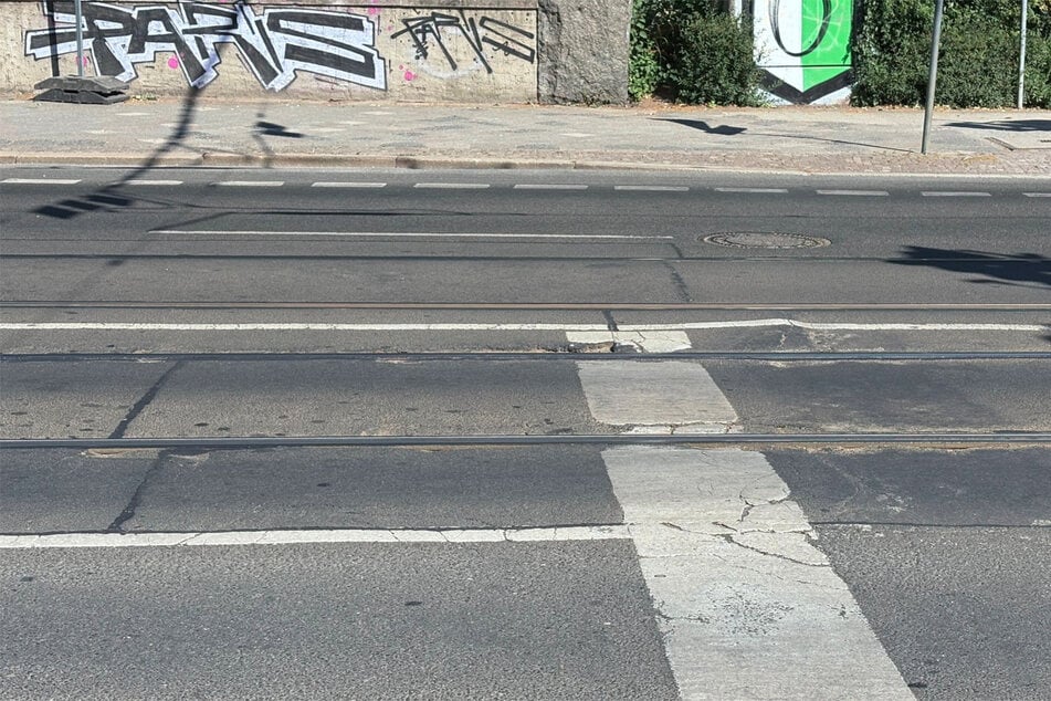 Die Leipziger Verkehrsbetriebe befürchten einen "ungeplanten Havarieausfall in verkehrsstärkeren Zeiten", wenn die Gleise nicht zeitnah saniert werden.