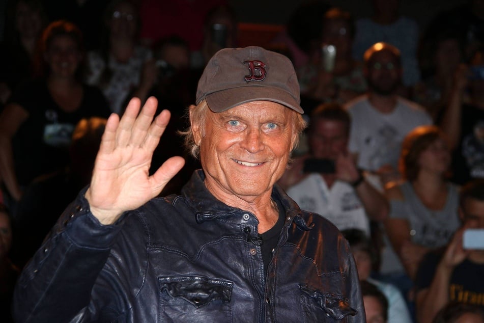 Fans hoffen, dass ihnen am Freitag in Dresden Kinolegende Terence Hill (86) zuwinkt.