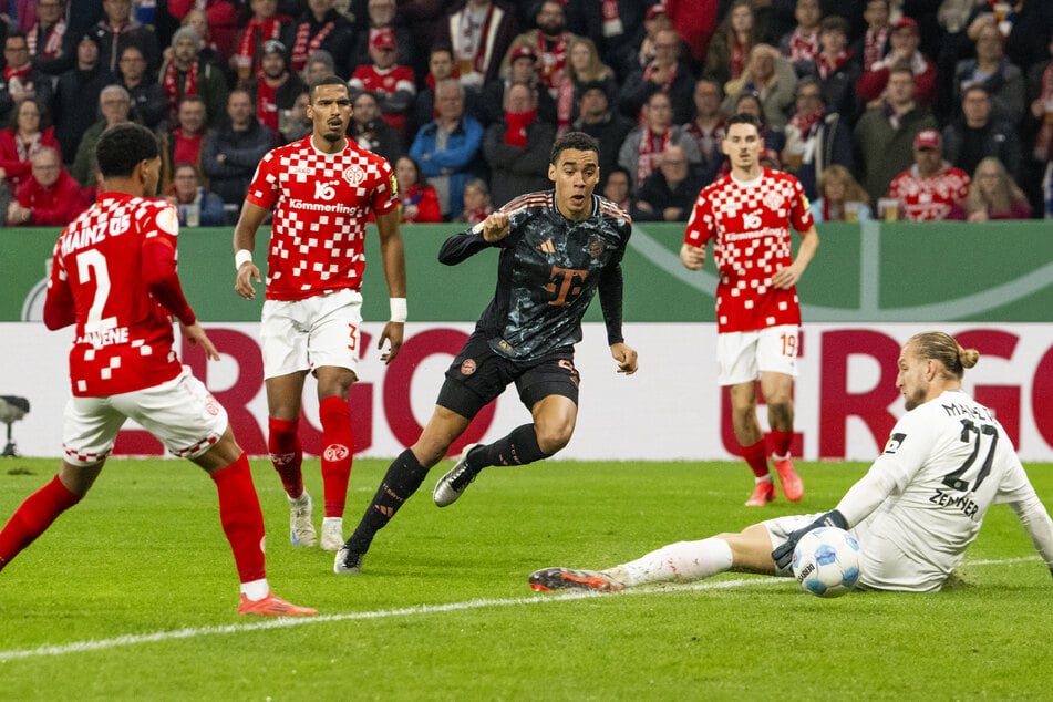 Jamal Musiala beschert dem FC Bayern die frühe Führung.