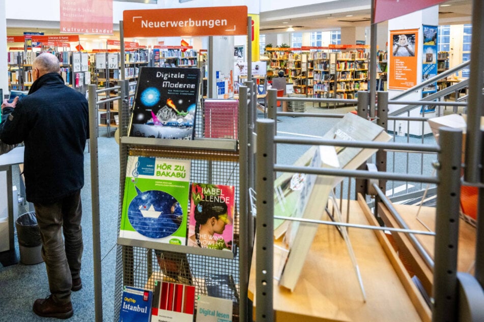 Gemütliches Stöbern ist in der Stadtbibliothek möglich. (Archivbild)