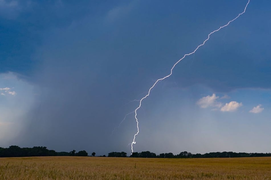 NRW drohen ab dem frühen Nachmittag extrem gefährliche Unwetter. (Symbolbild)