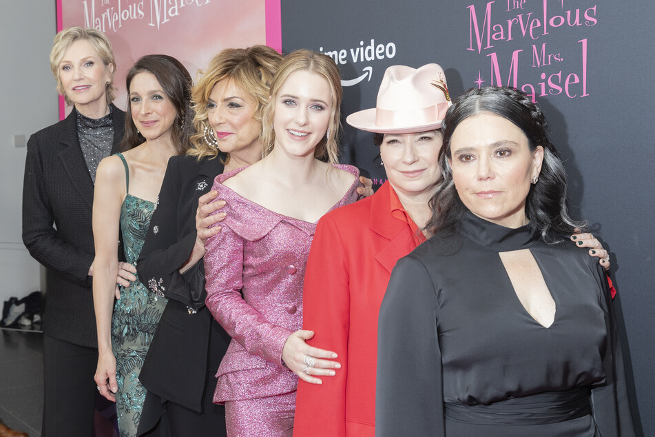 FJane Lynch, Marin Hinkle, Caroline Aaron, Rachel Brosnahan, Amy Sherman-Palladino, Alex Borstein at the Season three premire of the Marvelous Mrs. Maisel.