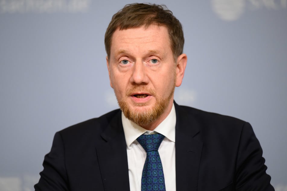 Neue Schulden ja oder nein? Spätestens bei den Verhandlungen zum nächsten Doppelhaushalt ist eine Entscheidung fällig, so Sachsens MP Michael Kretschmer (50, CDU).