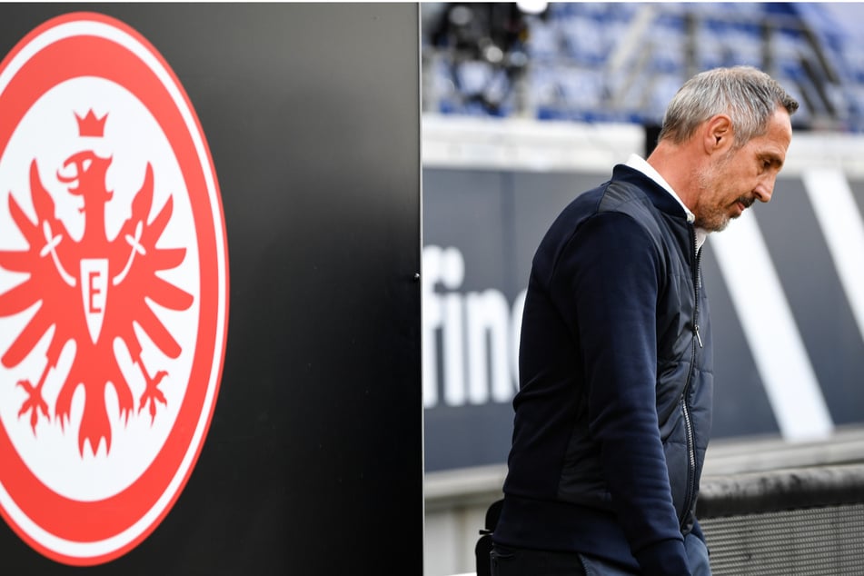 Der Abgang Hütters verlief 2021 nicht geräuschlos. Trotz eines bestehenden Vertrags wechselte er aufgrund einer Ausstiegsklausel zum Liga-Konkurrenten Borussia Mönchengladbach.