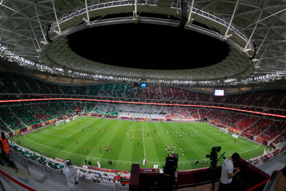 Das Al-Thumama-Stadion während der offiziellen Einweihungszeremonie. Das Stadion wird einer der Austragungsorte der nächsten Weltmeisterschaft in Katar sein.