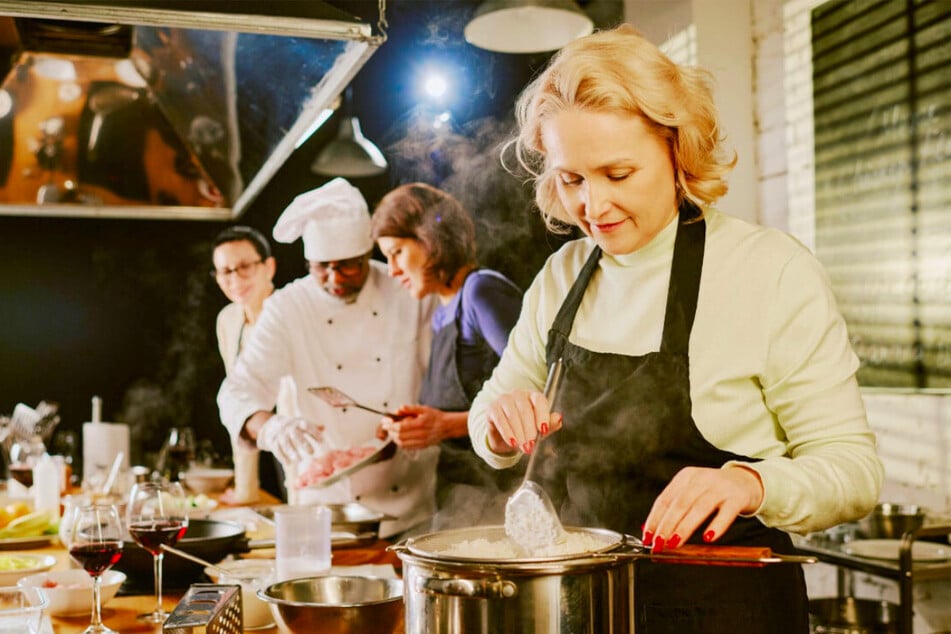 Bei den AOK PLUS-Kochshows wird gemeinsam geschnippelt, gebrutzelt und genossen.