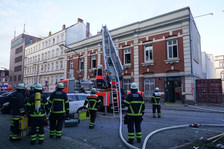 Aktuelle News und Meldungen von heute zu Feuerwehreinsätzen in Hamburg.