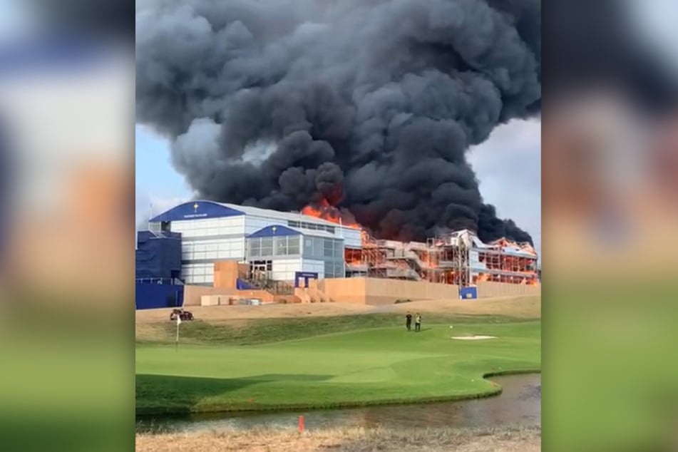 Innerhalb von Minuten stand die Tribüne lichterloh in Flammen.