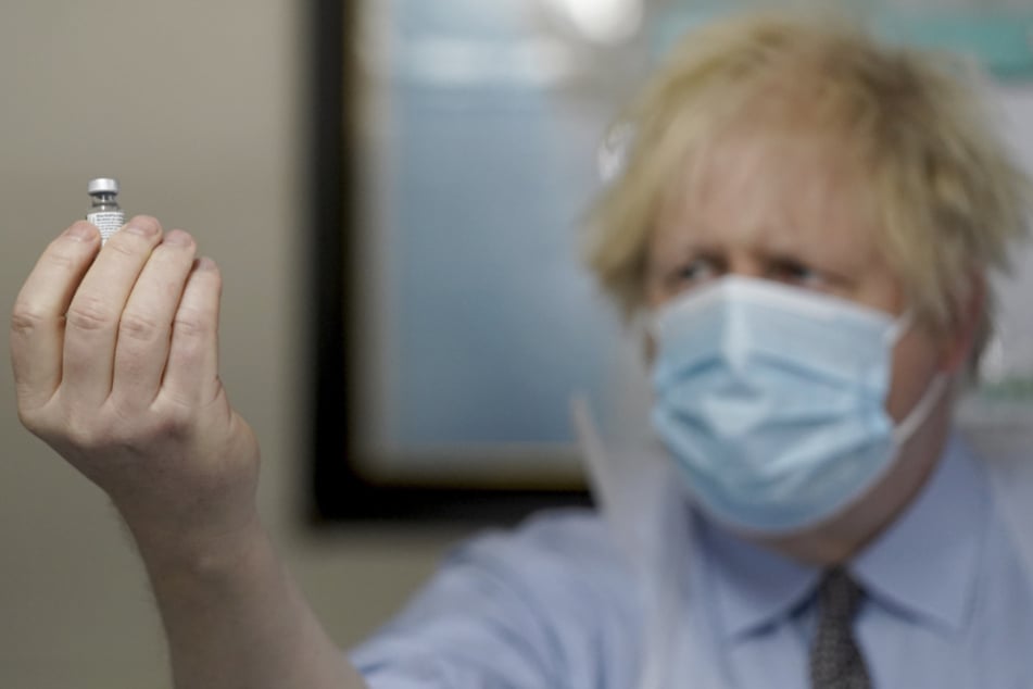 Boris Johnson, Premierminister von Großbritannien, lässt die EU beim Impfen alt aussehen.