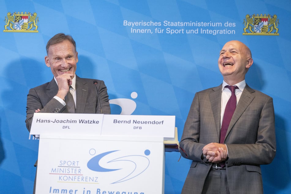 DFL-Aufsichtsratsvorsitzende Hans-Joachim Watzke (65) und DFB-Präsident Bernd Neuendorf (63) nach dem Sicherheitsgipfel in München.