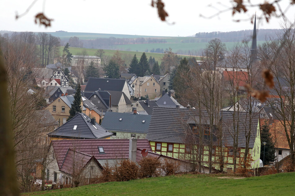 Die zwei an dem Coronavirus verstorbenen Senioren kamen aus der sächsischen Gemeinde Bernsdorf.