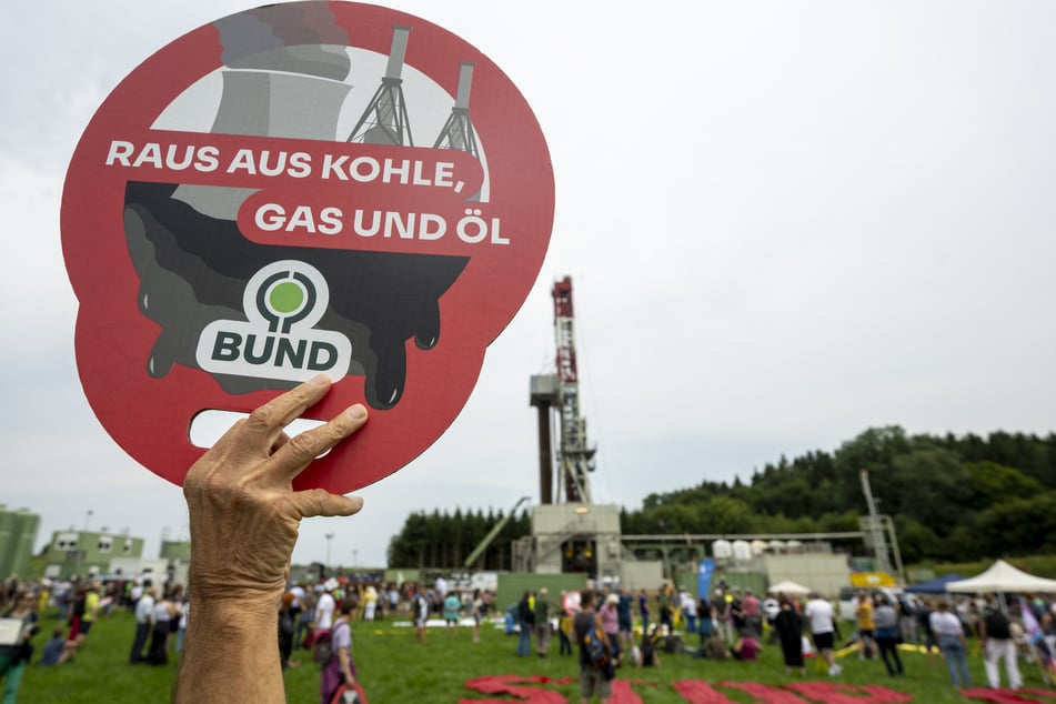 Der Bund für Umwelt und Naturschutz Deutschland (BUND) fordert eine Abkehr von Öl, Gas und Kohle.