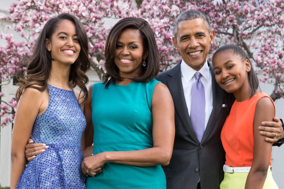 Michelle Obama gemeinsam mit Ehemann Barack Obama (63) und den beiden Töchtern Malia (26, links) und Sasha (24, rechts).