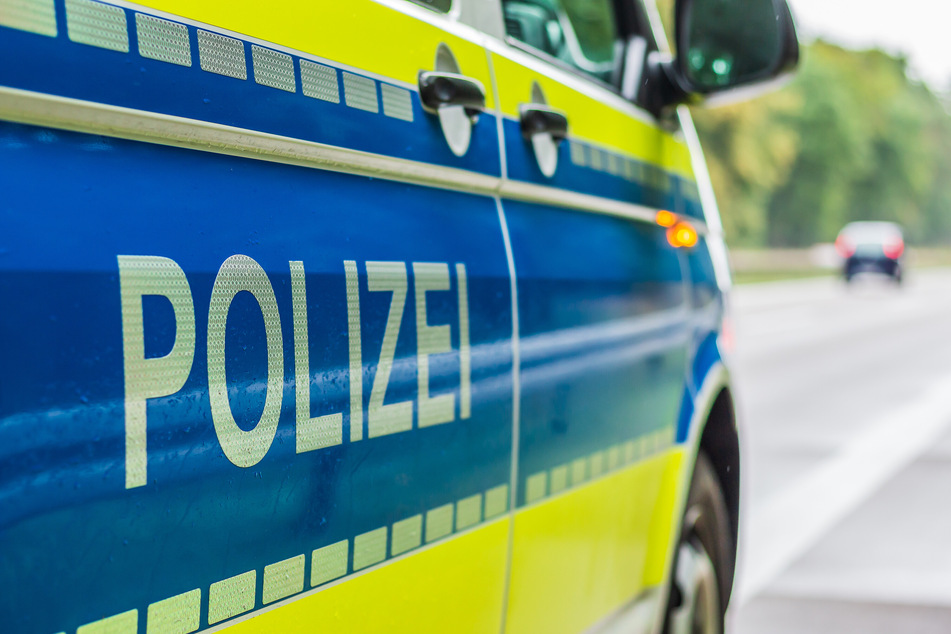 Am Fahrbahnrand der A2 bei Bothfeld wurde am Samstag eine tote 20-Jährige entdeckt. Sie wurde wohl von einem Lkw angefahren. Die Polizei sucht Zeugen. (Symbolfoto)