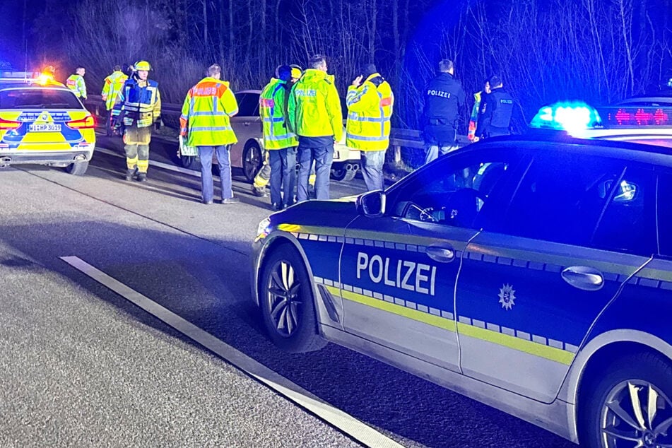 Am Samstagabend endete die Flucht des VW auf der A45 bei der Anschlussstelle Hanau: Das Auto blieb qualmend liegen.