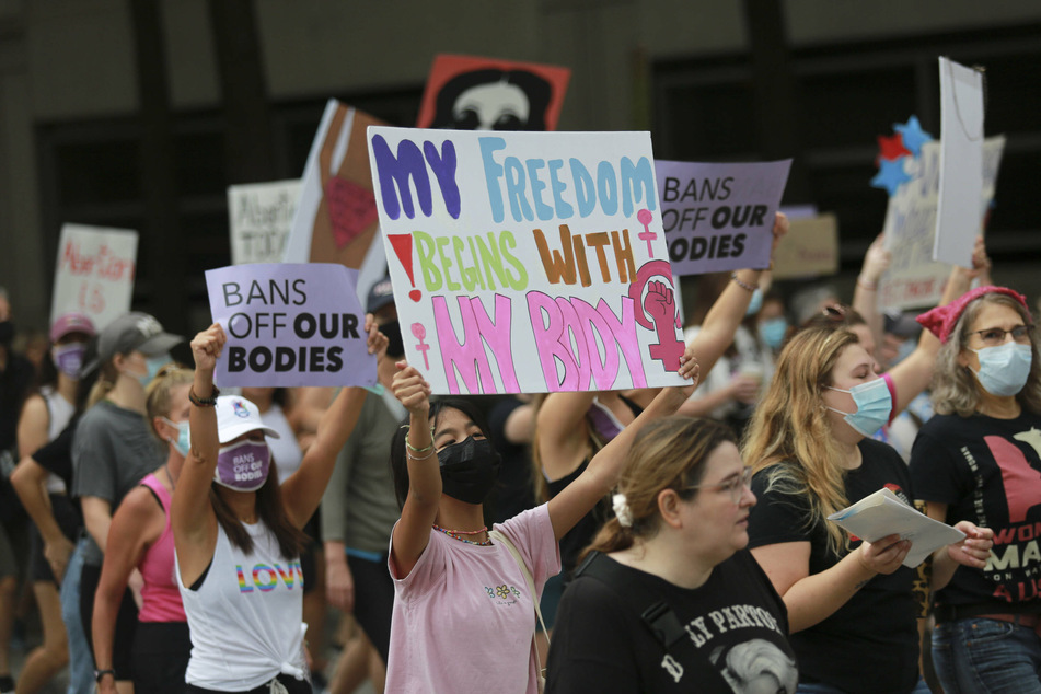 Thousands marched to city hall in Houston, Texas on Saturday morning, as police shut down roads and stopped traffic. The march was lead by many important social leaders in the city, including Congresswoman Sylvia Garcia and the Mayor of Houston, Sylvester Turner.