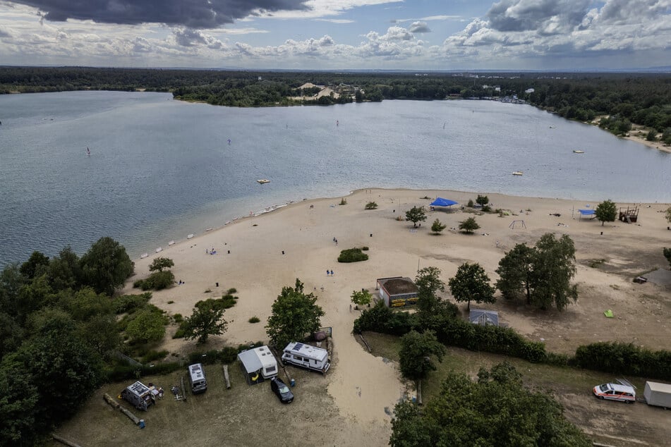 Auch im Langener Waldsee ist das Wasser noch kalt. (Archivbild)