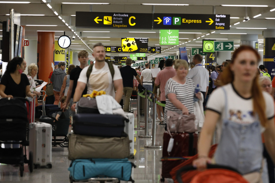 Wegen Gepäckproblemen mussten Hunderte Passagiere eine Nacht im Flughafen verbringen. (Archivbild)