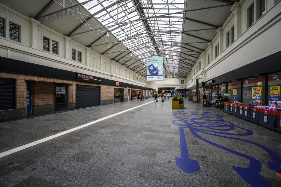 Am Montagnachmittag haben zwei Männer in der Mäc-Geiz-Filiale geklaut und dann einen Zeugen angegriffen. (Archivbild)