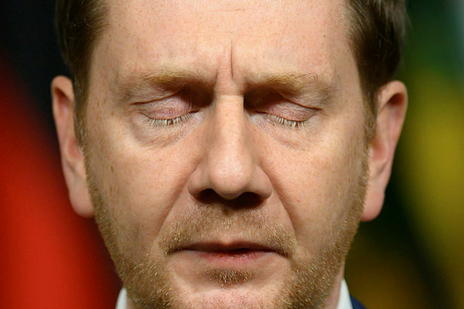 Augen zu und durch - das scheint die Devise von Sachsens Ministerpräsident Michael Kretschmer (45, CDU) zu sein, der sich frühzeitig für die Verlängerung der Schulschließungen aussprach.