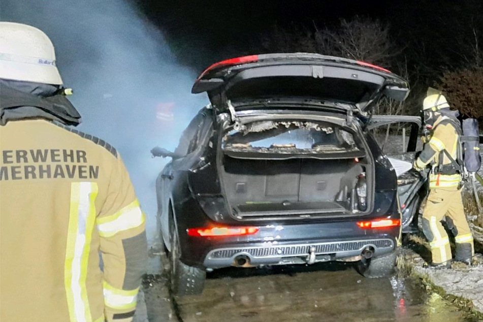 Feuer auf Autobahn im Norden: Wagen brennt lichterloh